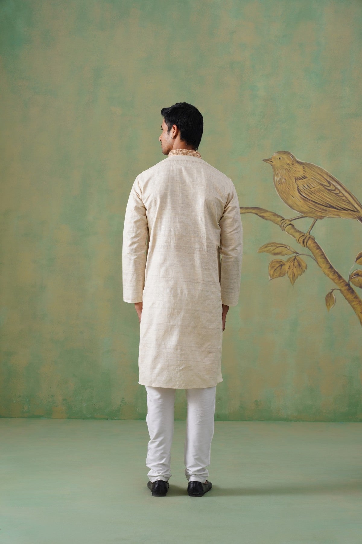 Ivory Ghicha Silk Kurta Set with Kashmiri Hand Embroidery
